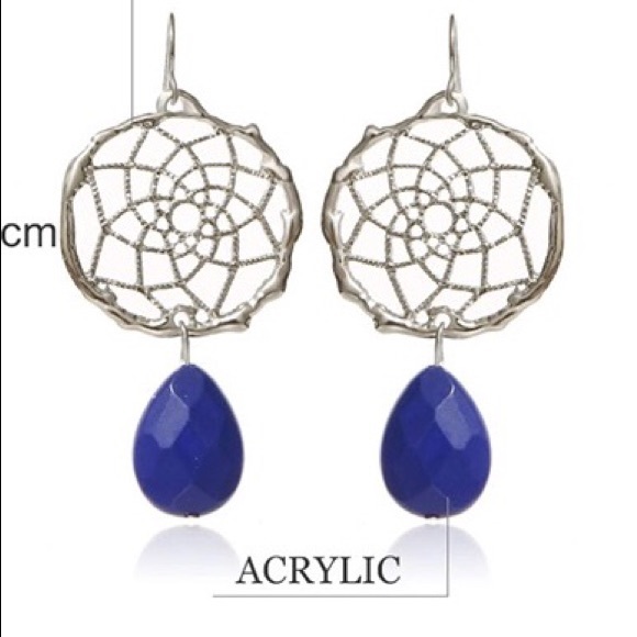 Hollow carving earring - Picture 4 of 6